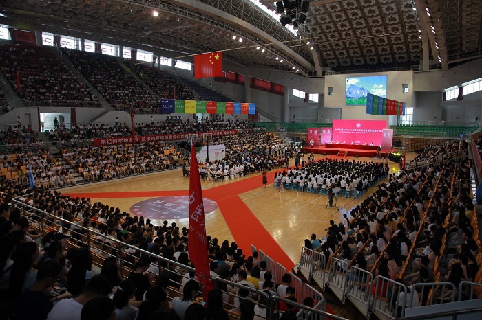 山西大同大学2018届学生毕业典礼暨学位授予仪式隆重举行