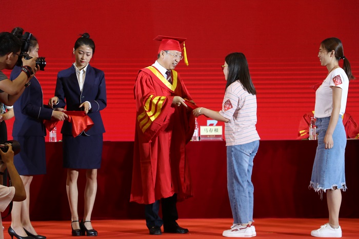 山西大同大学2018届学生毕业典礼暨学位授予仪式隆重举行