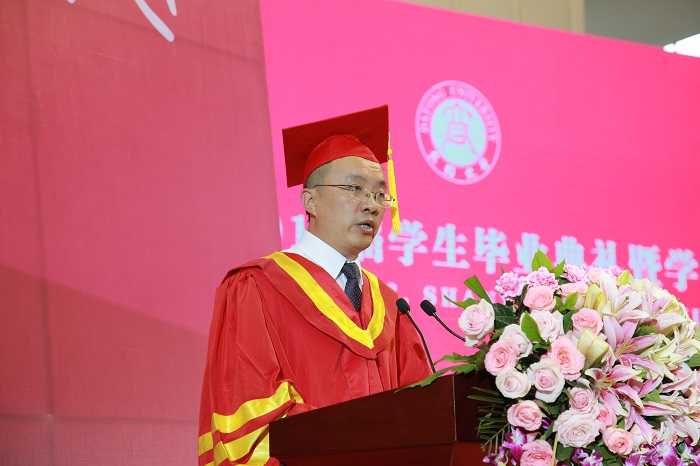 山西大同大学2018届学生毕业典礼暨学位授予仪式隆重举行