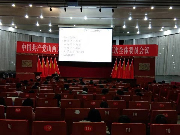 邱芳老师为我校第八届心理委员做学术讲座