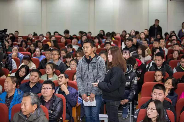 美术学院邀请南京艺术学院徐利明先生来我校做报告