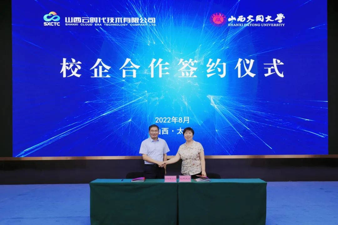 姚丽英与阳军代表合作双方签署战略合作协议