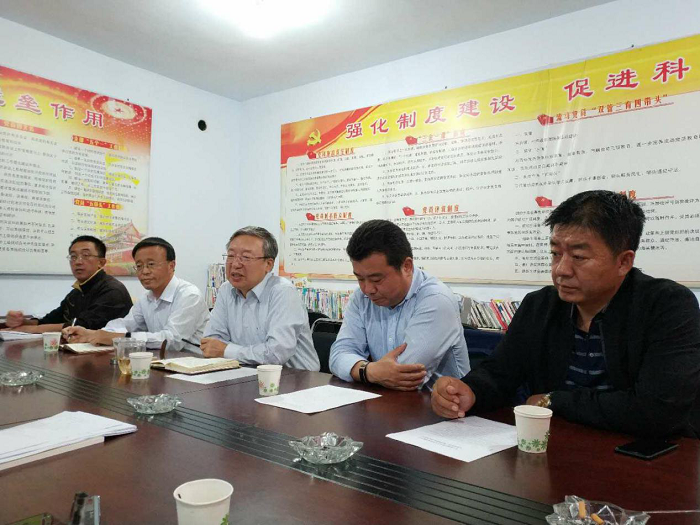 同大助力脱贫攻坚奔小康系列报道(三十七):马存根、翟大彤以普通党员身份参加校驻村帮扶临时党支部专题学习会议