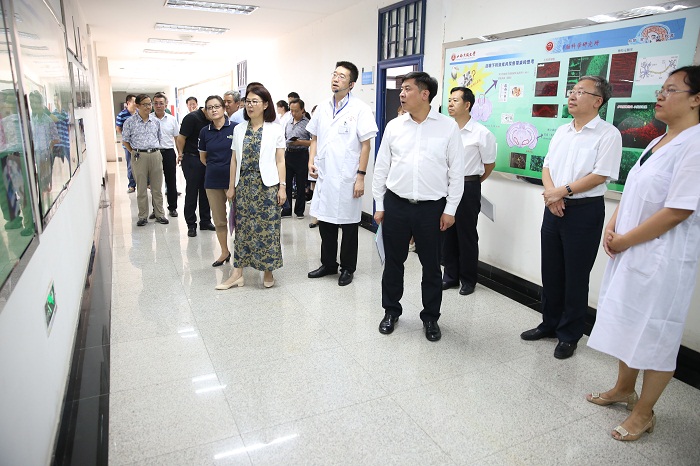 李凤岐一行莅临我校就推进医教协同、提升高等医学教育质量进行调研