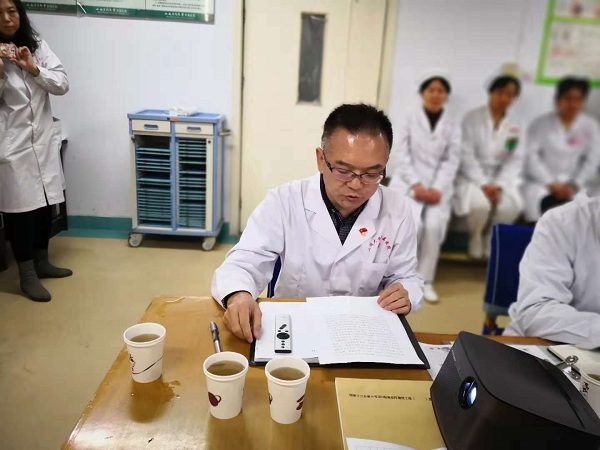 校党委书记马存根深入联系点附属医院党委住院内系党支部调研指导工作