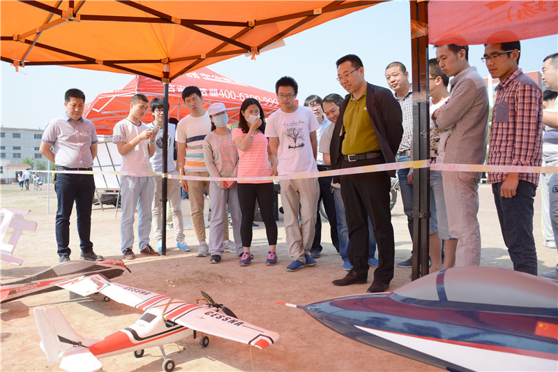 大同大学首届航空模型展成功举办