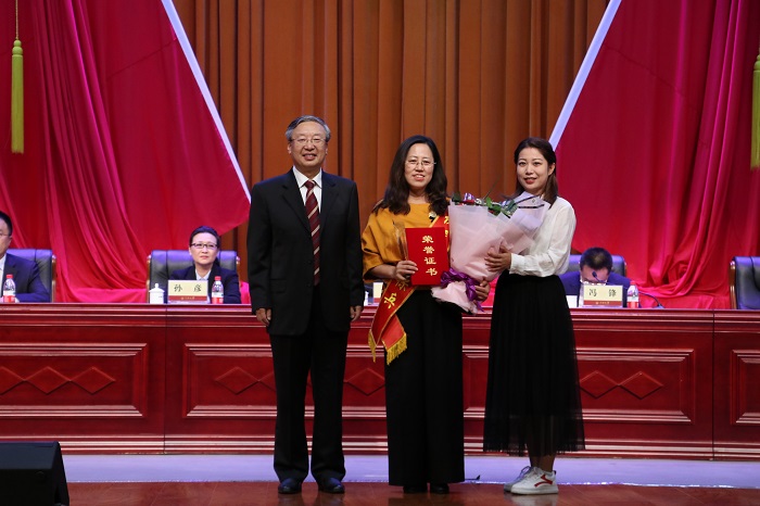 我校隆重举行庆祝第三十四个教师节暨表彰大会