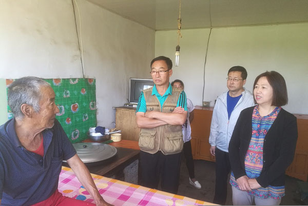 同大助力脱贫攻坚奔小康系列报道（二十六）：体育学院党委“七一”前夕开展结对帮扶慰问活动