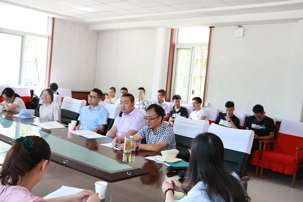 建筑与测绘工程学院召开欢送2018届毕业生座谈会