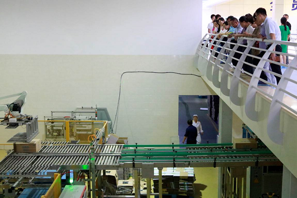 建筑与测绘工程学院党委赴杨家窑村开展建党97周年“不忘初心、牢记使命”主题党日活动