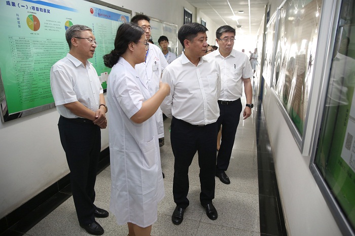 李凤岐一行莅临我校就推进医教协同、提升高等医学教育质量进行调研
