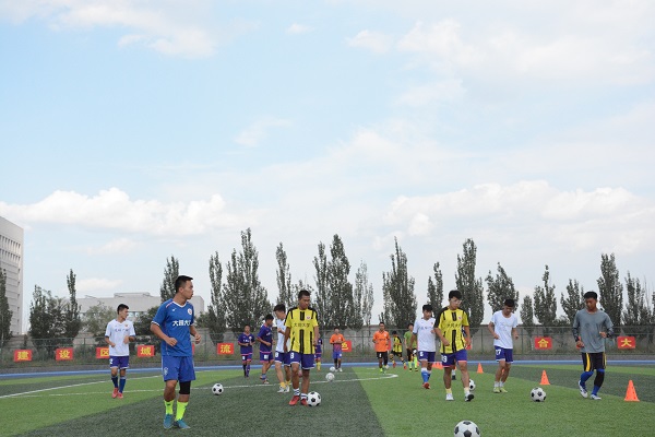 校足球队提前返校集训