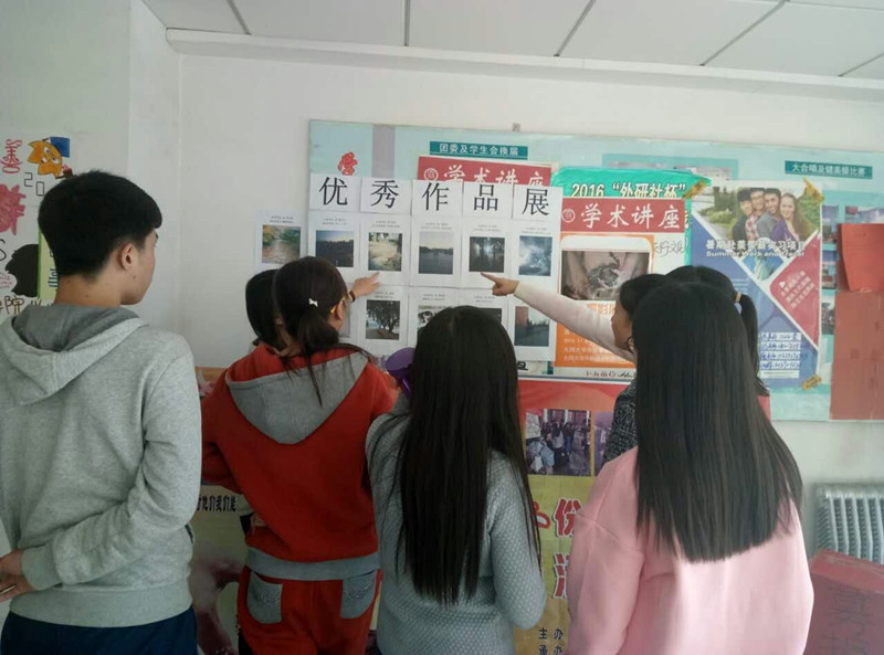 外国语学院举办“暖心双十一”摄影展活动