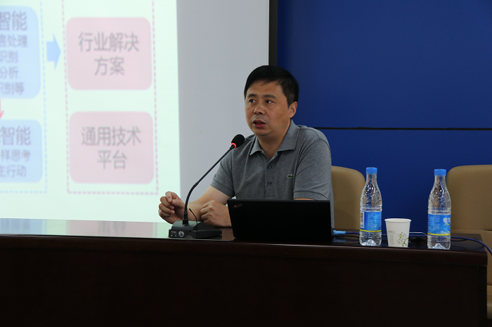 华东师范大学刘清堂教授作智能教育技术与应用专题讲座