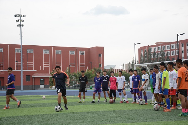 校足球队提前返校集训
