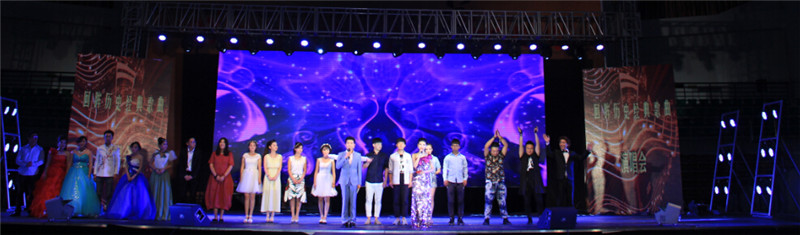“回眸历史•经典歌曲演唱会”在天翔体育馆举行