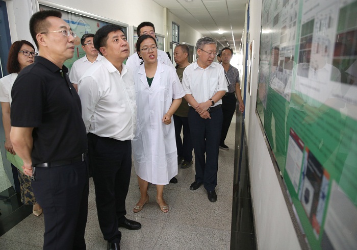 李凤岐一行莅临我校就推进医教协同、提升高等医学教育质量进行调研