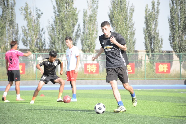 校足球队提前返校集训