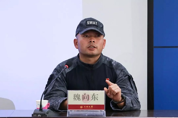 扫黑除恶专题讲座在我校举行