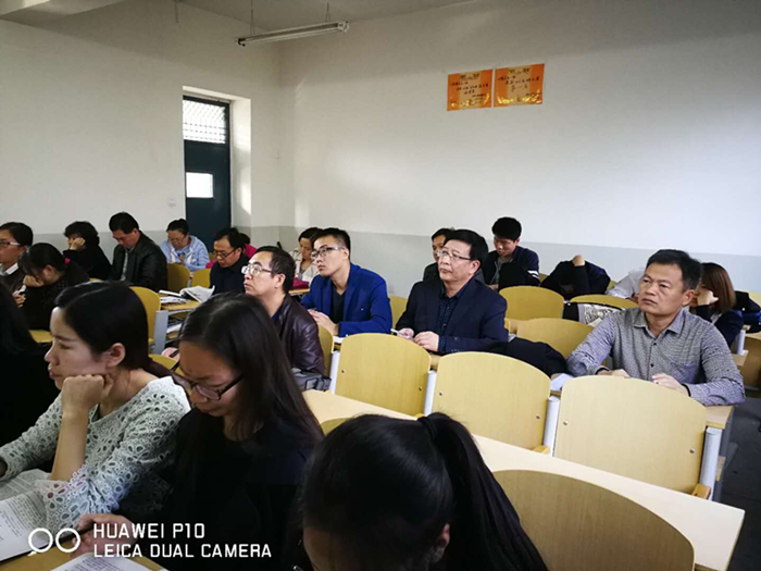 教学管理中心在新平旺校区观摩翻转课教学