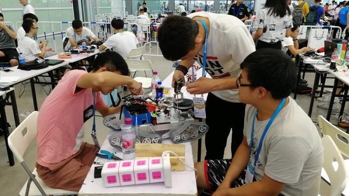 我校参赛队荣获2018中国机器人大赛季军