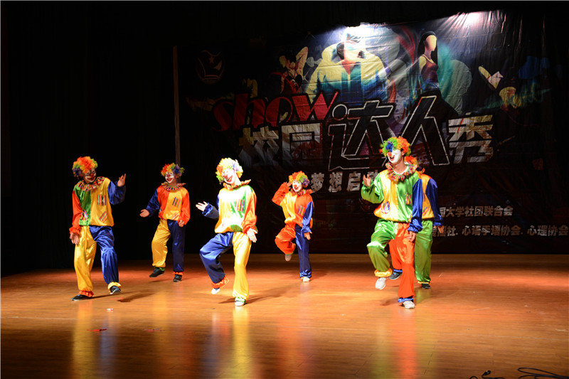 “校园达人秀”圆满落幕