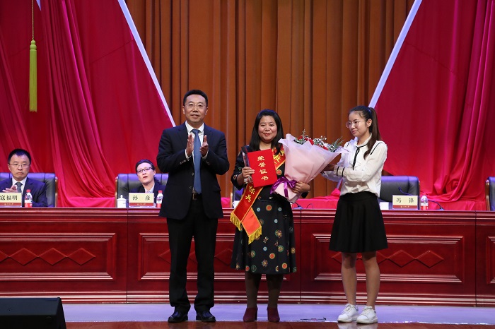 我校隆重举行庆祝第三十四个教师节暨表彰大会