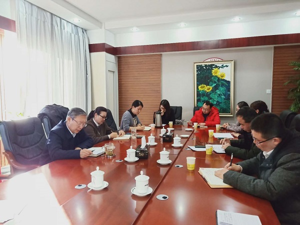 校党委书记马存根等与化学与环境工程学院党务工作者进行座谈
