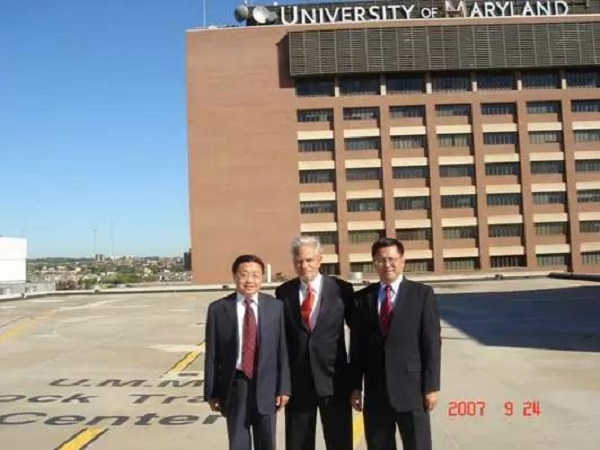 用远见和创新引领神经科学未来――记学科带头人黄建军