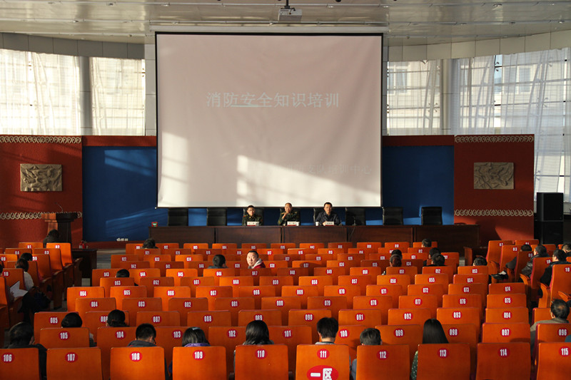市消防支队教官到我校开展消防知识培训