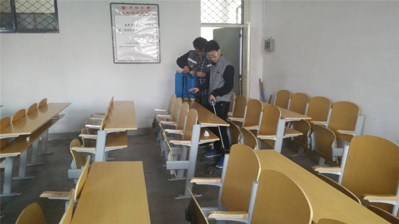 （图）生命科学学院青年志愿者协会举行春季卫生消毒活动