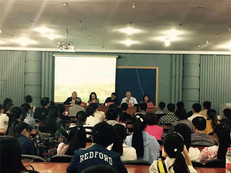 （图）化学与环境工程学院举办2015年新生家长见面交流会