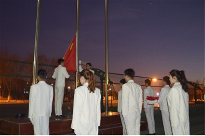 （图）生命科学学院举行升旗仪式