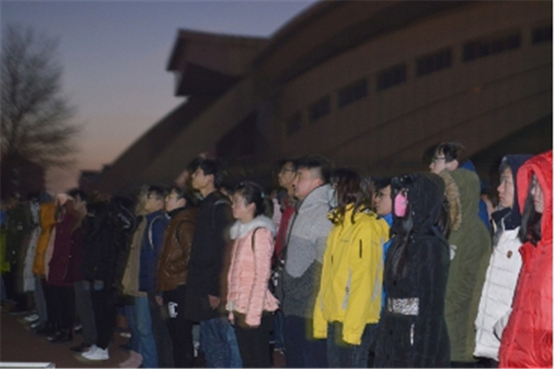 （图）生命科学学院举行升旗仪式