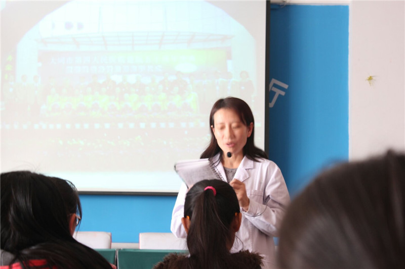 （图）医学院邀请市第四人民医院院长邢福泰作报告