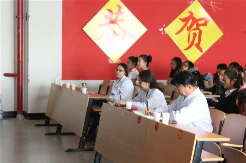 （图）医学院邀请市第四人民医院院长邢福泰作报告