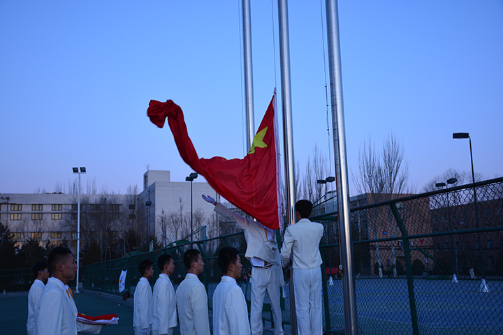 （图）美术学院举行新学期首次升旗仪式
