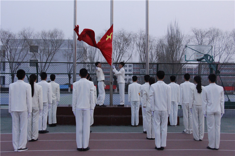 （图）音乐学院举行爱国主义升国旗仪式