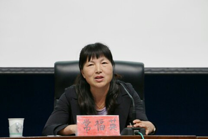 商学院举行第九届学生组织换届大会   