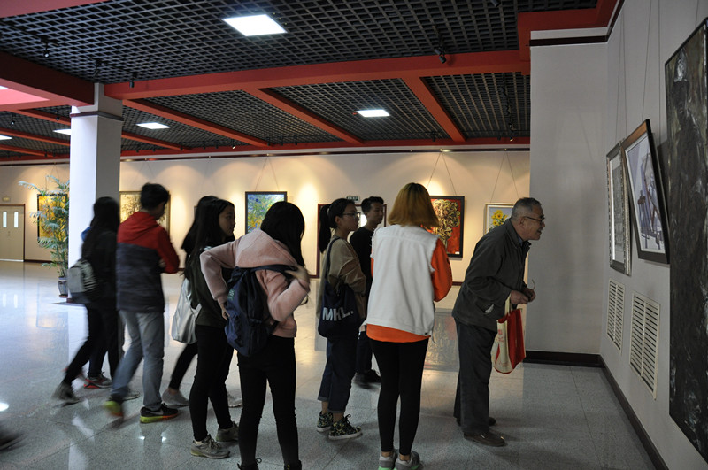 美术学院第二届教师年度作品展开幕