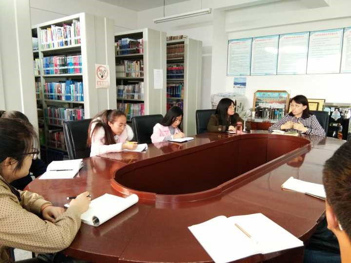 外国语学院举办教学座谈会