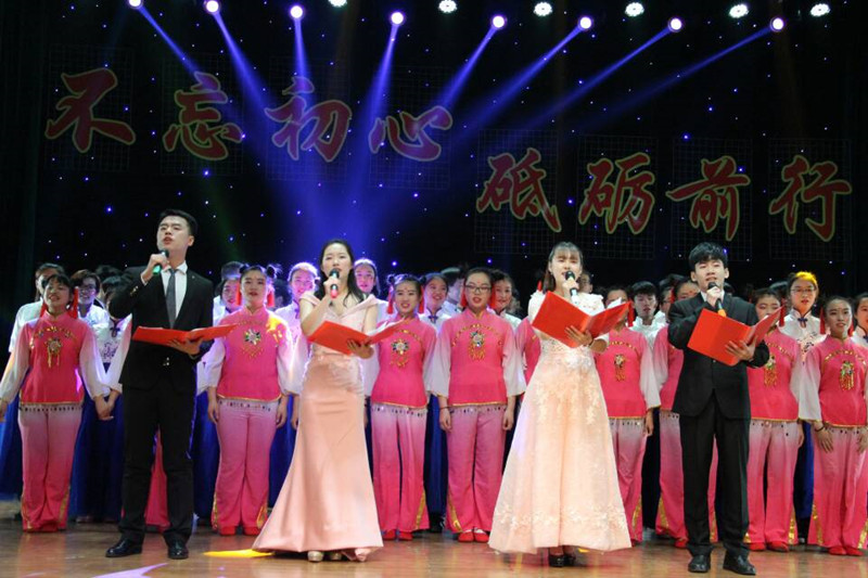 政法学院举办纪念长征胜利80周年诗歌朗诵会