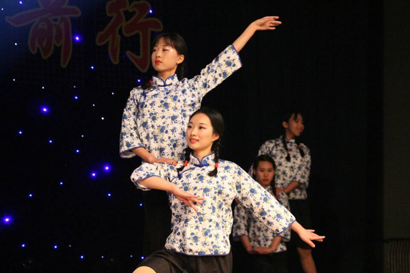 政法学院举办纪念长征胜利80周年诗歌朗诵会