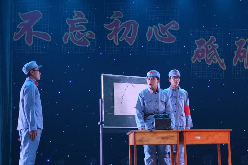 政法学院举办纪念长征胜利80周年诗歌朗诵会