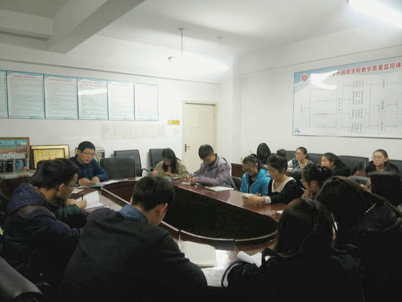 外国语学院团委组织团学干部学习我校第二次党代会工作报告