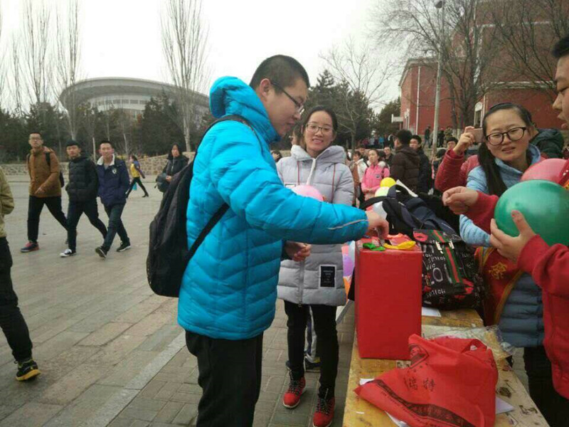 医学院青协组织爱心募捐活动