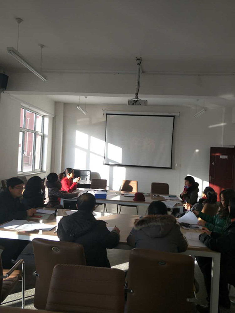 思政部直属党总支组织党员观看专题片《永远在路上》