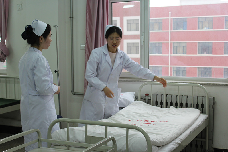 医学院召开“5·12”护士节系列活动启动仪式暨医学院护理系学生实操技能大赛动员大会