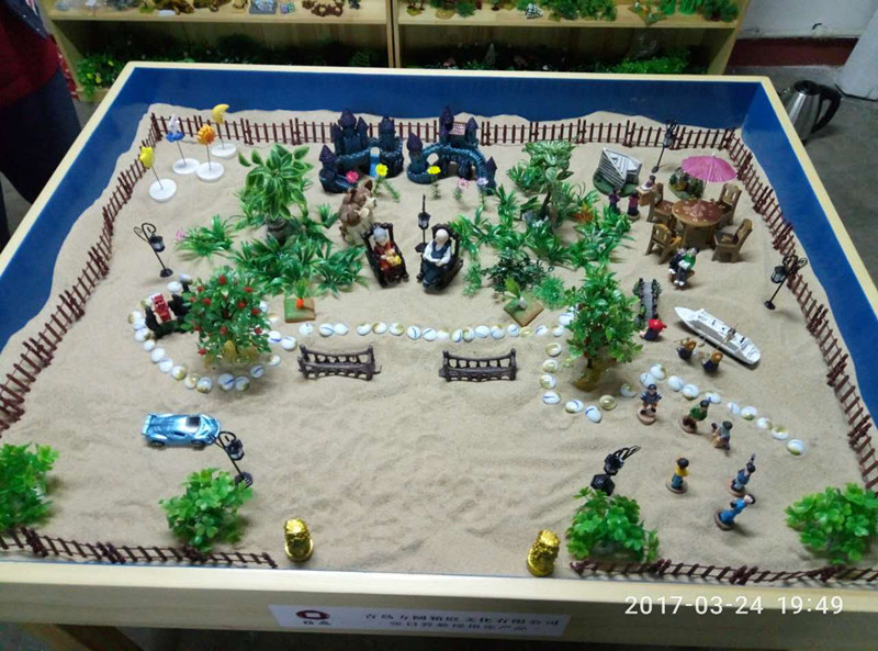 国家二级心理咨询师王强开展“一期一会”团体箱庭治疗