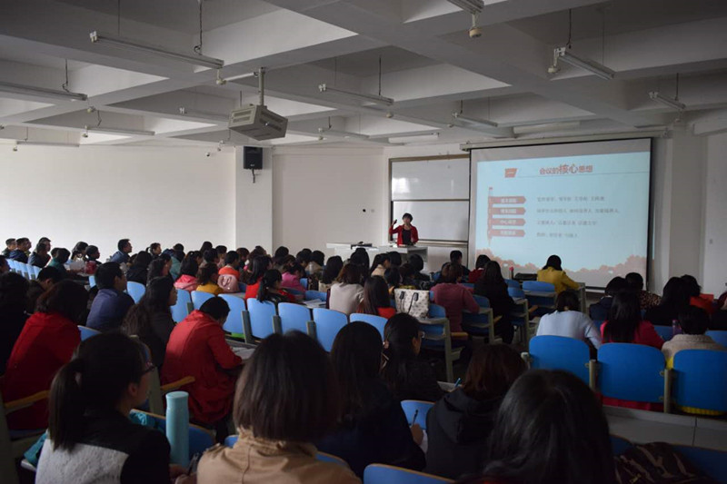 外国语学院邀请李月玲博士做“两提一创”专题讲座